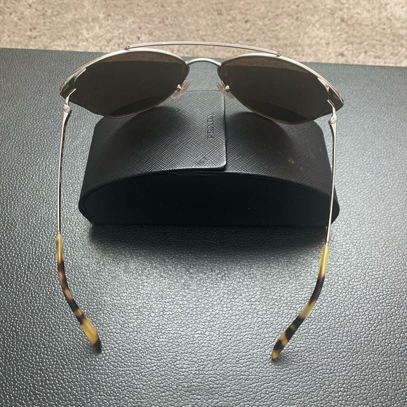 PRADA Stylish Black Aviator Sunglasses - Picture 11 of 17